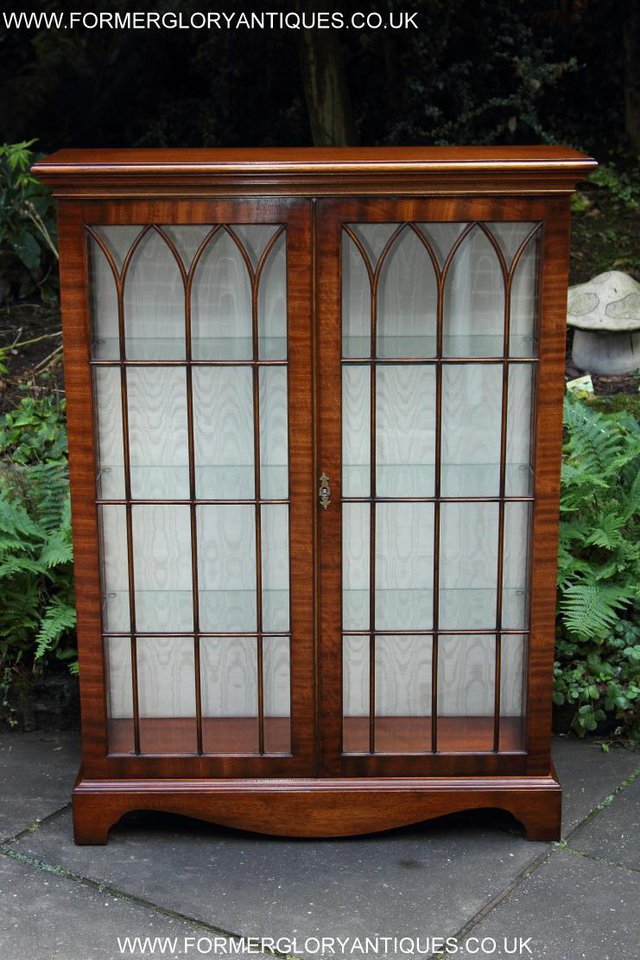 Image 2 of BEVAN FUNNELL MAHOGANY DISPLAY CHINA CABINET BOOKCASE