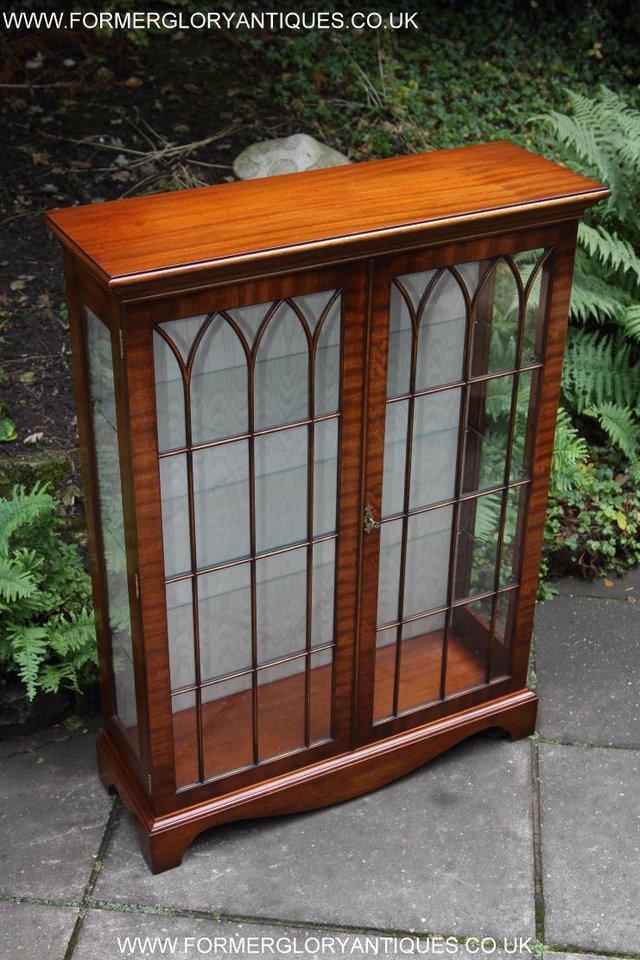 Image 8 of BEVAN FUNNELL MAHOGANY DISPLAY CHINA CABINET BOOKCASE