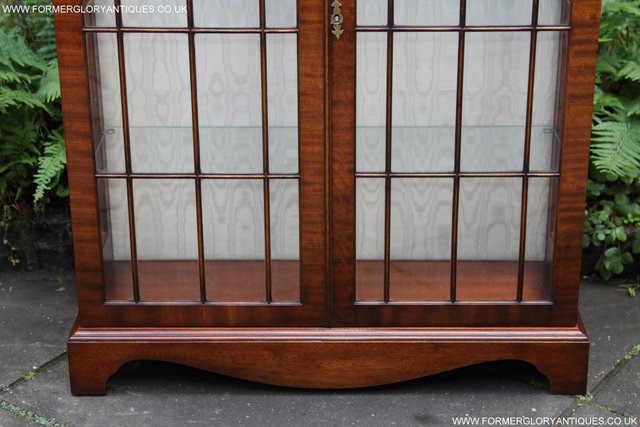 Image 10 of BEVAN FUNNELL MAHOGANY DISPLAY CHINA CABINET BOOKCASE