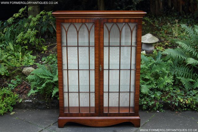 Image 13 of BEVAN FUNNELL MAHOGANY DISPLAY CHINA CABINET BOOKCASE