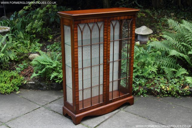 Image 15 of BEVAN FUNNELL MAHOGANY DISPLAY CHINA CABINET BOOKCASE