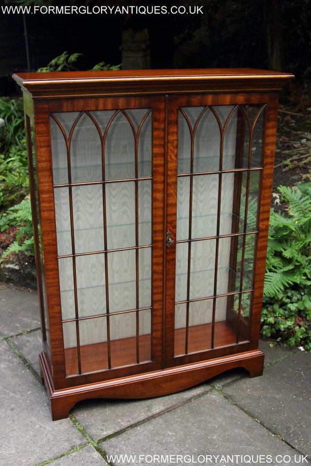 Image 18 of BEVAN FUNNELL MAHOGANY DISPLAY CHINA CABINET BOOKCASE