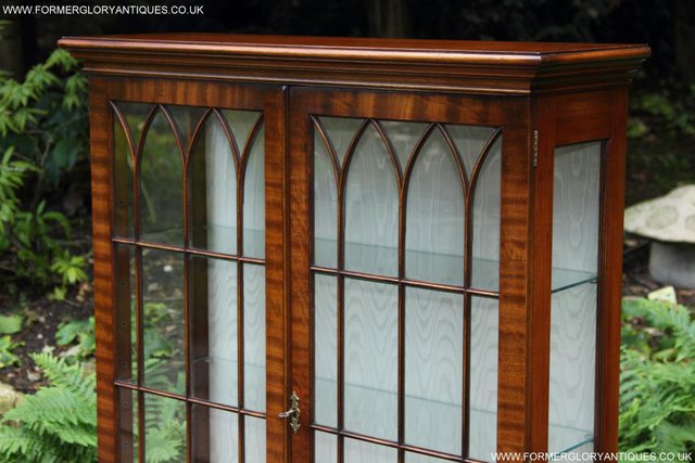 Image 19 of BEVAN FUNNELL MAHOGANY DISPLAY CHINA CABINET BOOKCASE