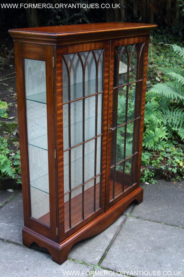 Image 21 of BEVAN FUNNELL MAHOGANY DISPLAY CHINA CABINET BOOKCASE