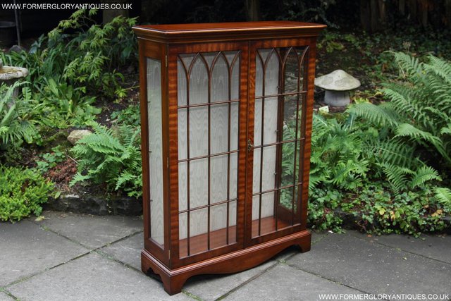Image 27 of BEVAN FUNNELL MAHOGANY DISPLAY CHINA CABINET BOOKCASE