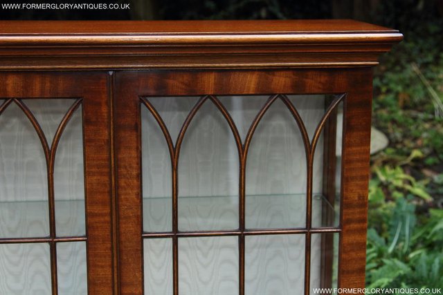 Image 28 of BEVAN FUNNELL MAHOGANY DISPLAY CHINA CABINET BOOKCASE