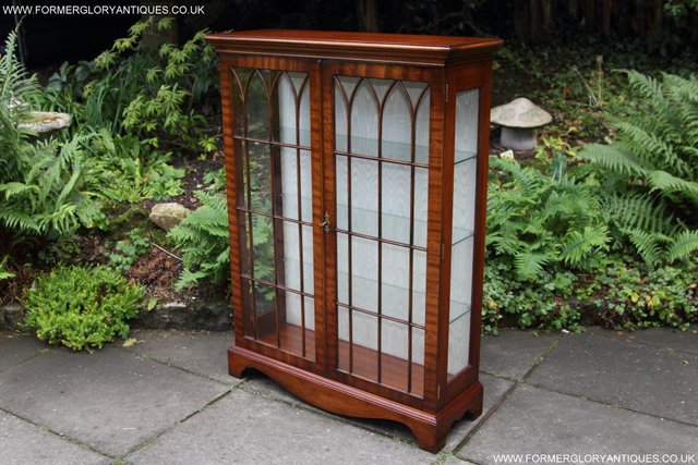 Image 29 of BEVAN FUNNELL MAHOGANY DISPLAY CHINA CABINET BOOKCASE