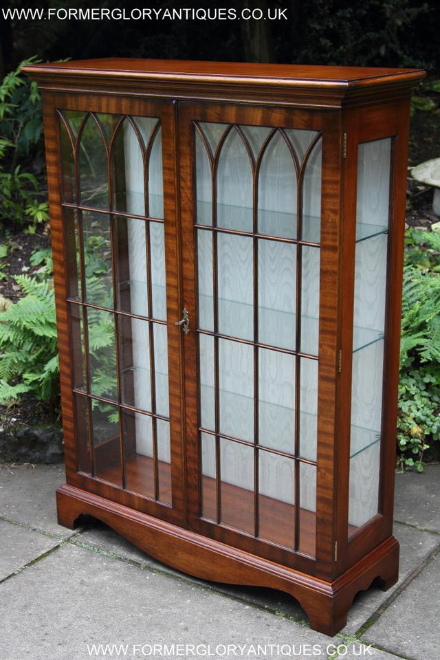 Image 30 of BEVAN FUNNELL MAHOGANY DISPLAY CHINA CABINET BOOKCASE