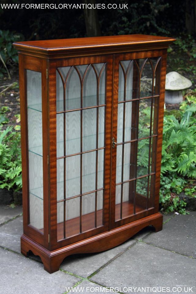 Image 31 of BEVAN FUNNELL MAHOGANY DISPLAY CHINA CABINET BOOKCASE
