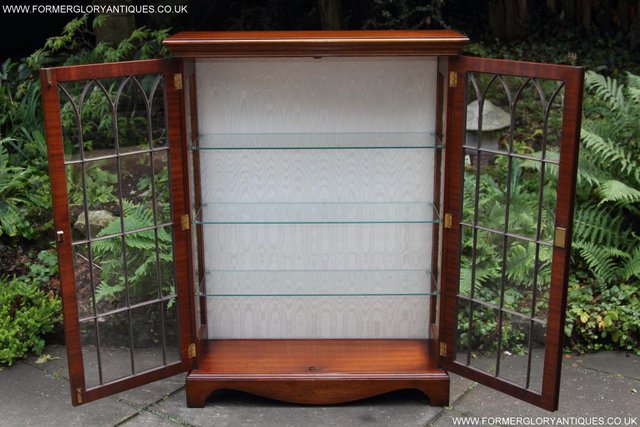 Image 40 of BEVAN FUNNELL MAHOGANY DISPLAY CHINA CABINET BOOKCASE
