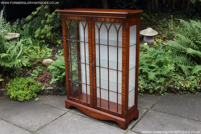 Image 41 of BEVAN FUNNELL MAHOGANY DISPLAY CHINA CABINET BOOKCASE