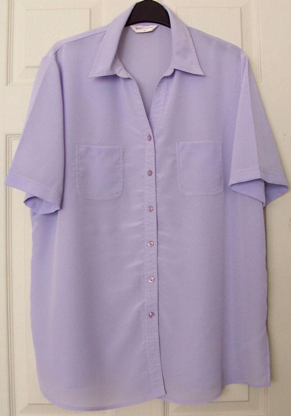 Preview of the first image of PRETTY LILAC SHORT SLEEVE BLOUSE BY BON MARCHE - SZ 18 B17.