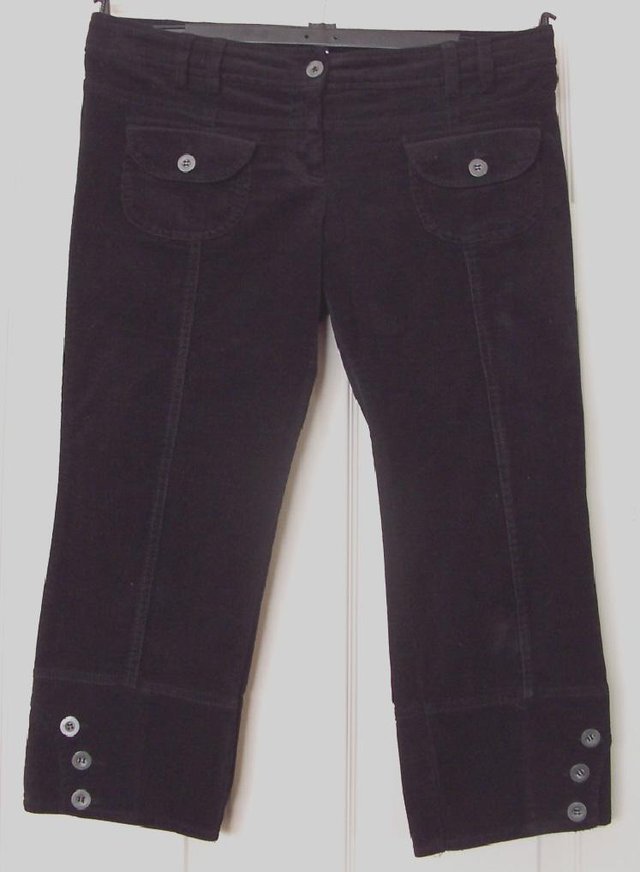 Preview of the first image of LADIES BLACK CORDUROY CROPPED TROUSERS - SZ 34W  B17.