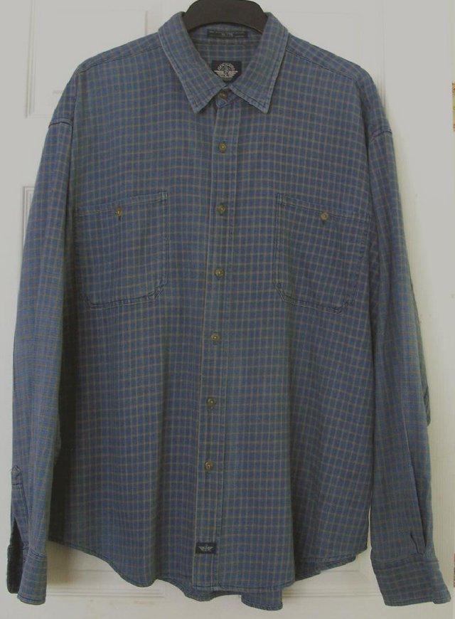 Preview of the first image of GORGEOUS MENS BLUE CHECK SHIRT BY DOCKERS - SZ XL B17.
