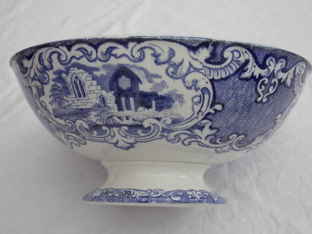 Image 3 of Lovely antique blue and white bowl
