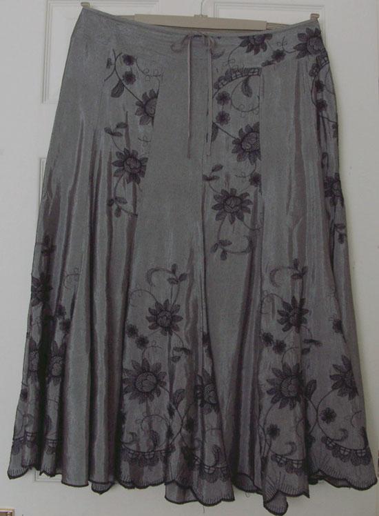 Preview of the first image of PRETTY LADIES GREY FLOWERED SKIRT BY PER UNA SZ 16s B20.