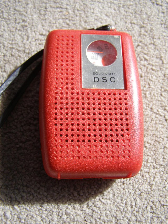 Preview of the first image of Vintage working Transistor Radio (incl P&P).
