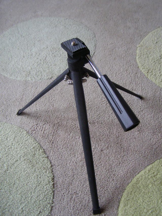 Preview of the first image of Camera tripod (Incl P&P).
