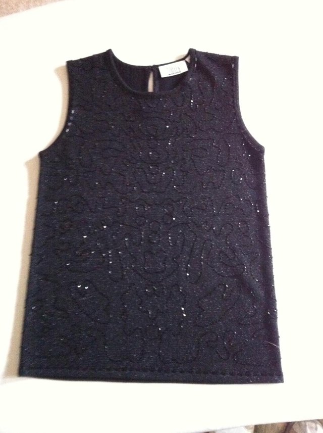 Preview of the first image of Ladies Top.