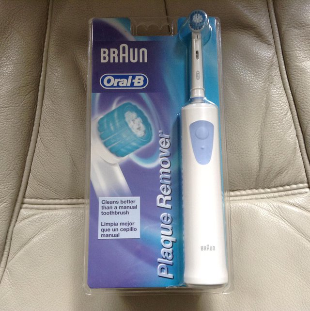 Image 2 of BRAUN ORAL-B PLAQUE REMOVER & 2 x PACKS REPLACEMENT BRUSHES