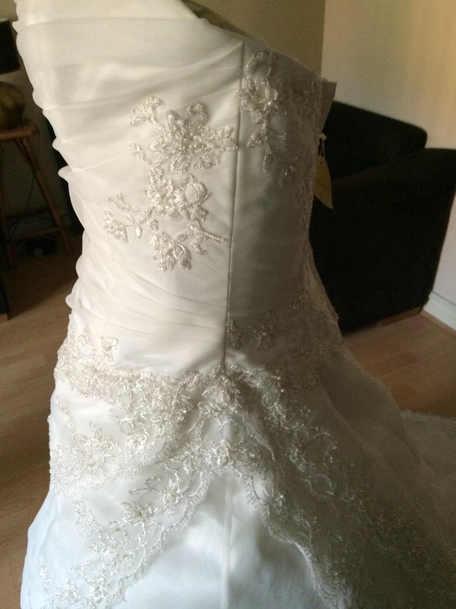 Image 2 of BRAND NEW ROMANTICA WEDDING DRESS