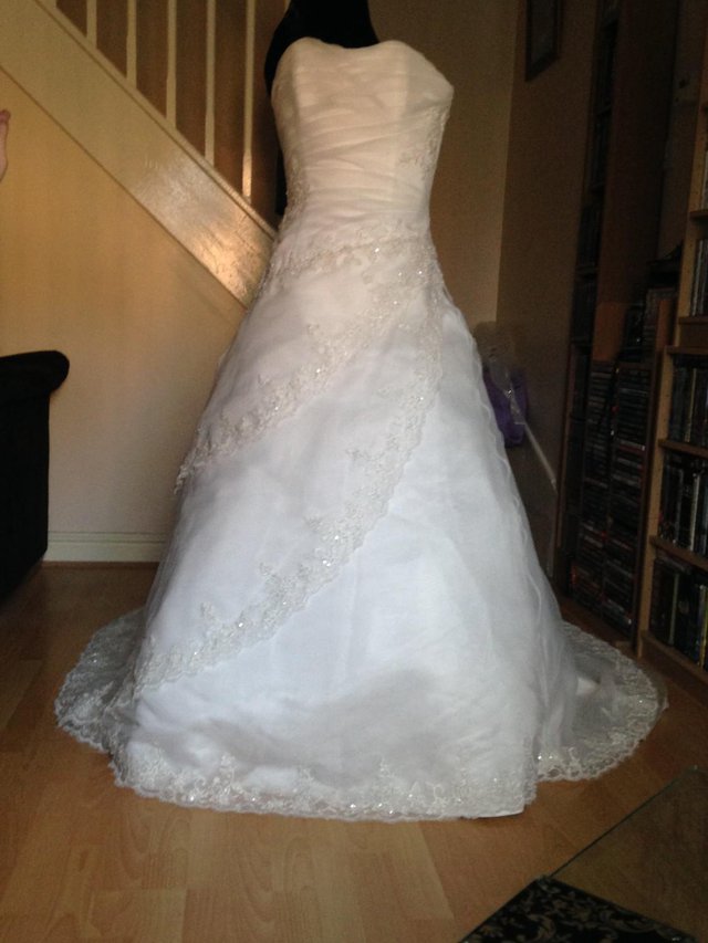 Preview of the first image of BRAND NEW ROMANTICA WEDDING DRESS.