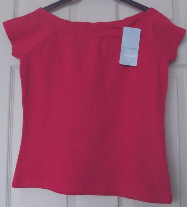 Preview of the first image of BNWT LADIES MAGENTA SUMMER TOP SZ 16/18   B2.