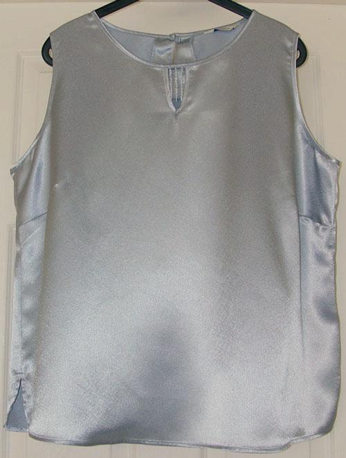 Preview of the first image of GORGEOUS LADIES SILVER SLEEVELESS TOP - SIZE 22 B2.