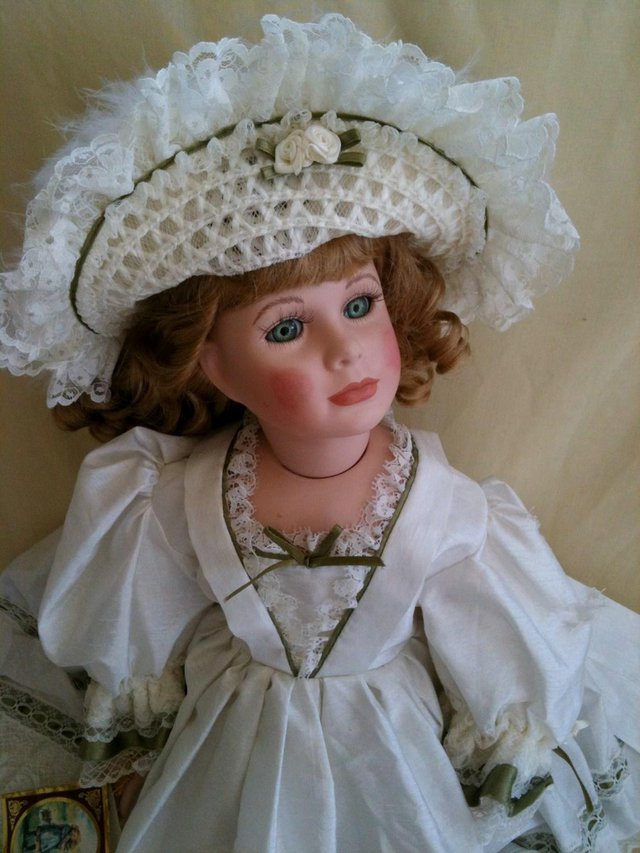 Preview of the first image of Lady Helena 1997 Alberon doll of the year.