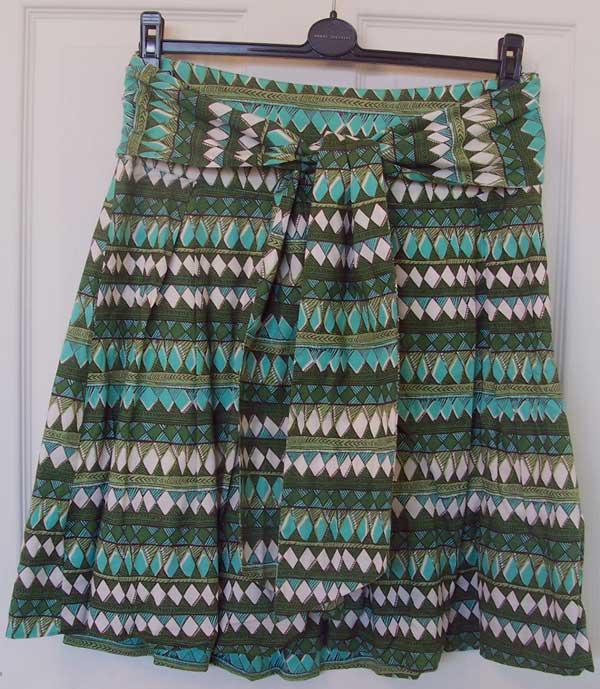 Preview of the first image of H&M PRETTY LADIES GREEN SKIRT WITH TIE BELT- SZ US 6 B4.