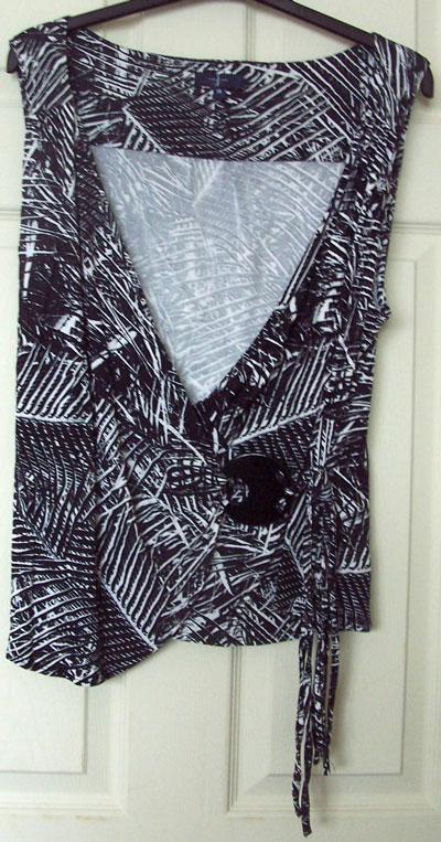 Preview of the first image of LADIES BLACK ABSTRACT TOP BY JASPER CONRAN - SZ 18 B4.