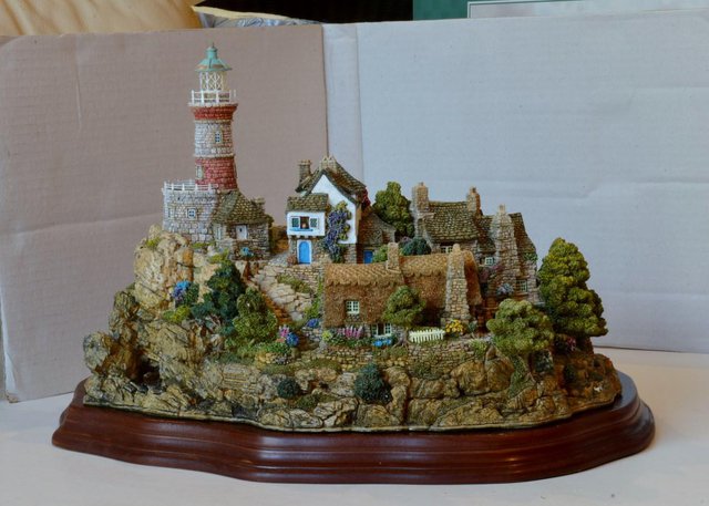 Image 2 of Lilliput Lane - Out of the Storm Ltd Edition