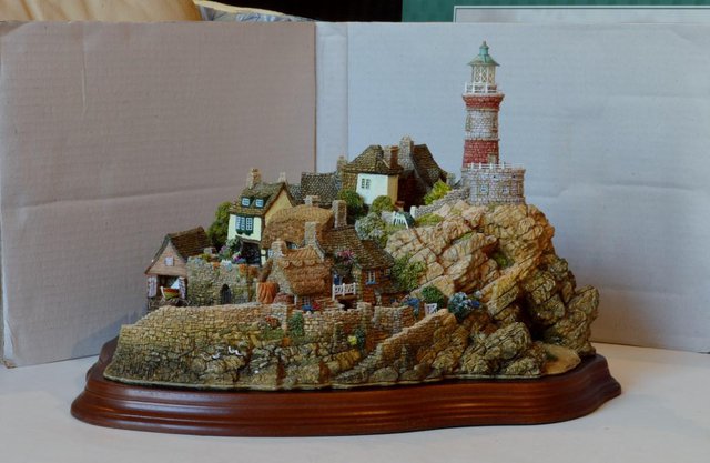 Image 5 of Lilliput Lane - Out of the Storm Ltd Edition