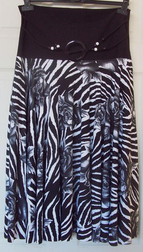 Preview of the first image of GORGEOUS BLACK & WHITE ZEBRA PRINT SKIRT - SZ L/XL B5.