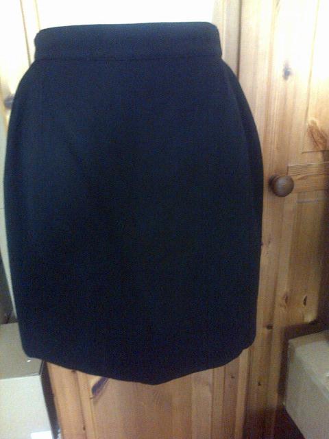 Image 2 of GENUINE MaxMara Black Wool Skirt UK8 immaculate