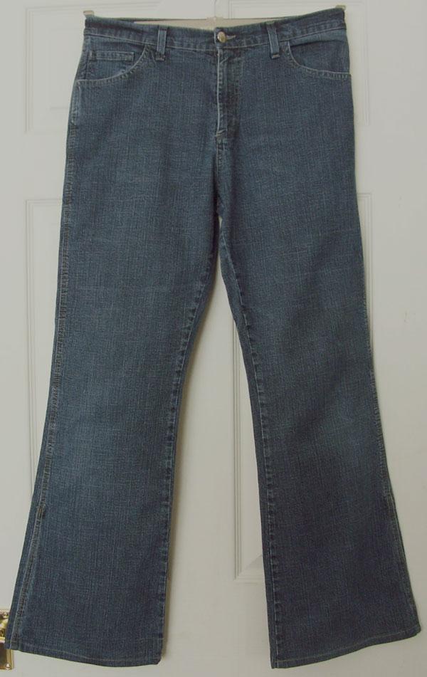 Preview of the first image of LADIES DENIM BOOTCUT JEANS BY BEN SHERMAN 30W/29L B6.