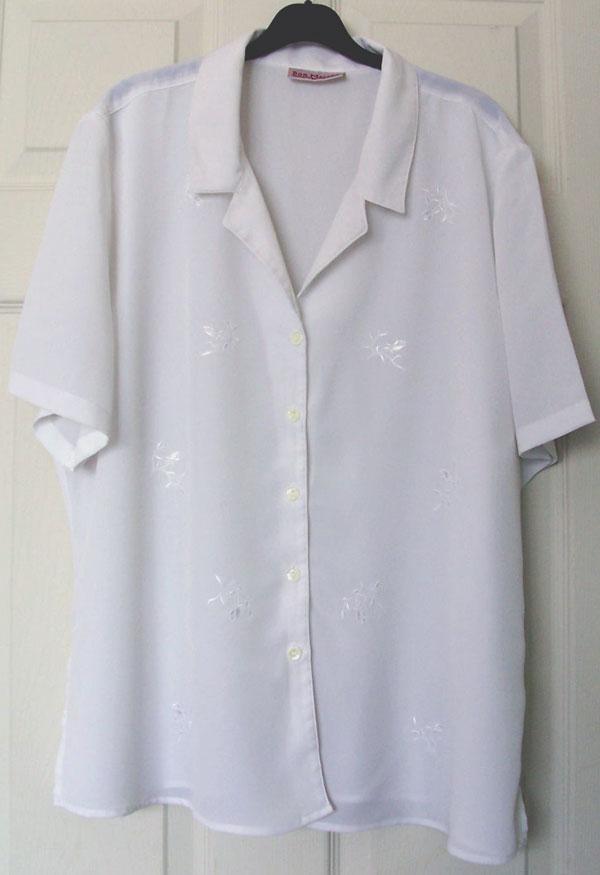 Preview of the first image of LADIES WHITE SHORT SLEEVE BLOUSE BY BON MARCHE - SZ 18 B6.