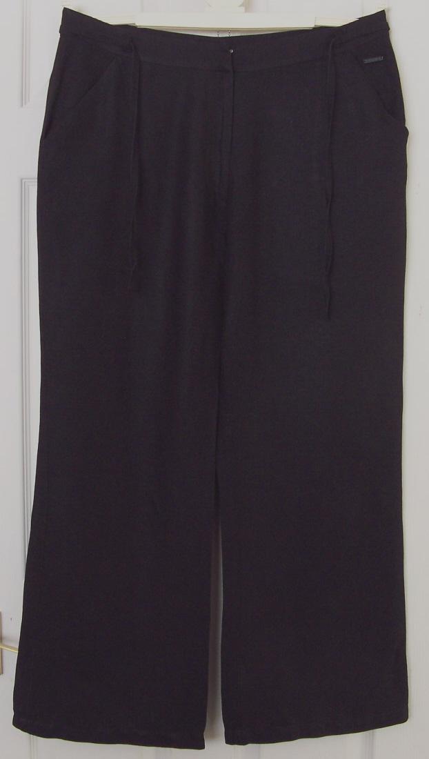 Preview of the first image of GORGEOUS LADIES BLACK CASUAL TROUSERS BY ELLE - SZ XL B8.