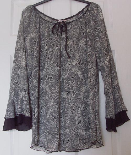 Preview of the first image of BLACK & WHITE FLOWERED GYPSY BLOUSE BY BON MARCHE - SZ 20 B9.