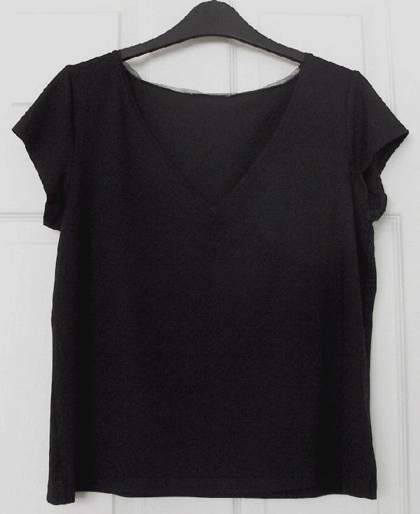 Preview of the first image of PRETTY BLACK SHORT SLEEVE TOP BY MARKS & SPENCER - SZ 16 B19.