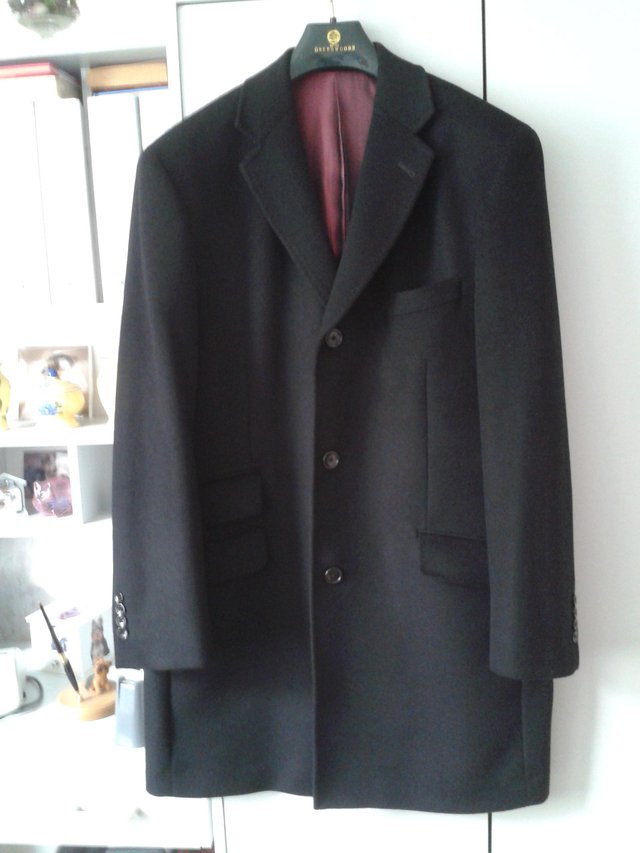 Preview of the first image of gents overcoat.