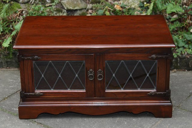 Preview of the first image of OLD CHARM JAYCEE TUDOR OAK TV HI FI CD CABINET STAND TABLE.