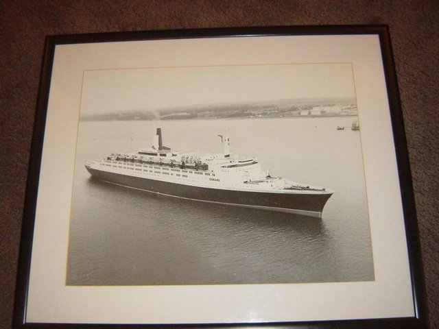 Preview of the first image of QE2 Original Picture, black and white.