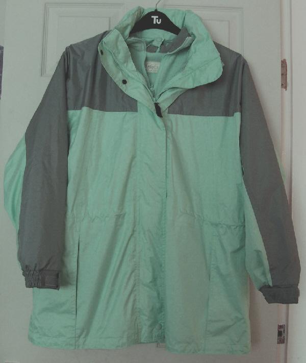 Preview of the first image of Ladies Showerproof Jacket With Matching Fleece - sz 16  B24.