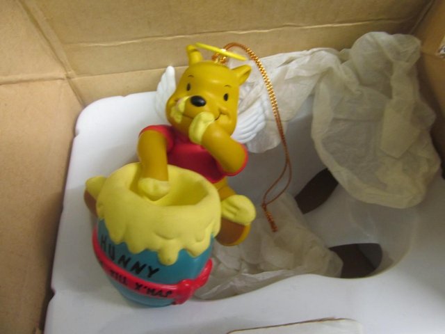 Preview of the first image of WINNIE THE POOH TREE DECORATION DISNEY / GROLIER 1990'S BOX.