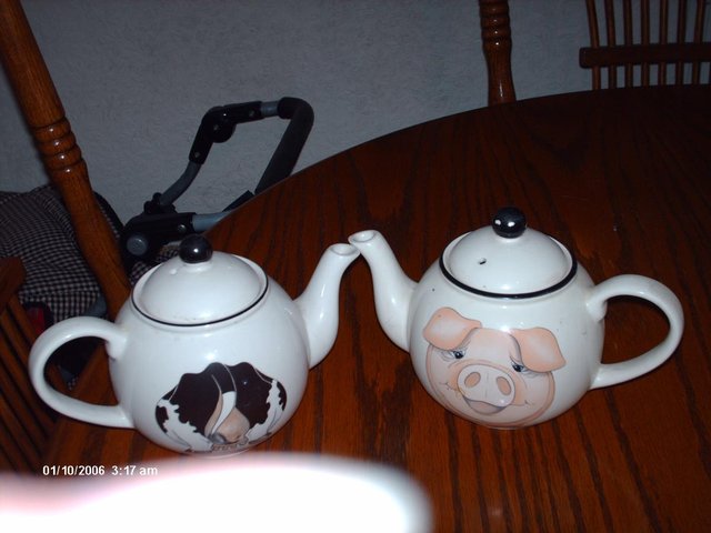 Preview of the first image of ArthurWood teapots.