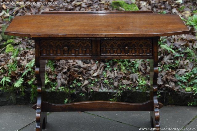 Image 26 of TITCHMARSH & GOODWIN CARVED OAK TWO DRAWER HALL / SIDE TABLE