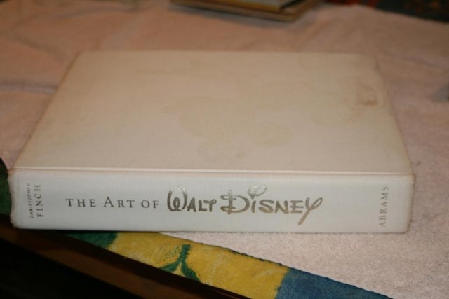 Preview of the first image of Walt Disney Book.