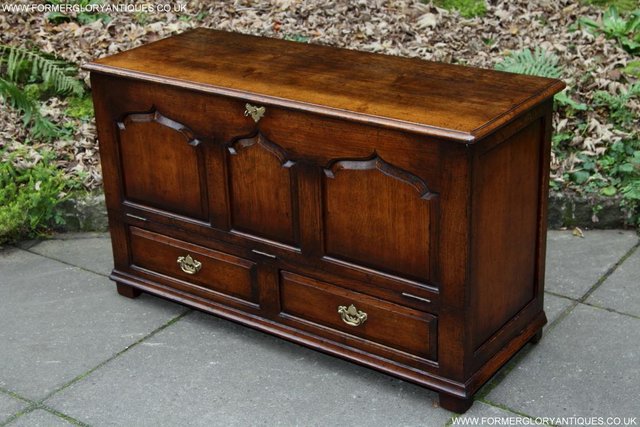 Image 13 of TITCHMARSH & GOODWIN OAK BLANKET DOWER CHEST BOX COFFER