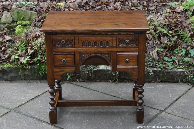 Preview of the first image of AN OLD CHARM JAYCEE LIGHT OAK WRITING DESK HALL PHONE TABLE.